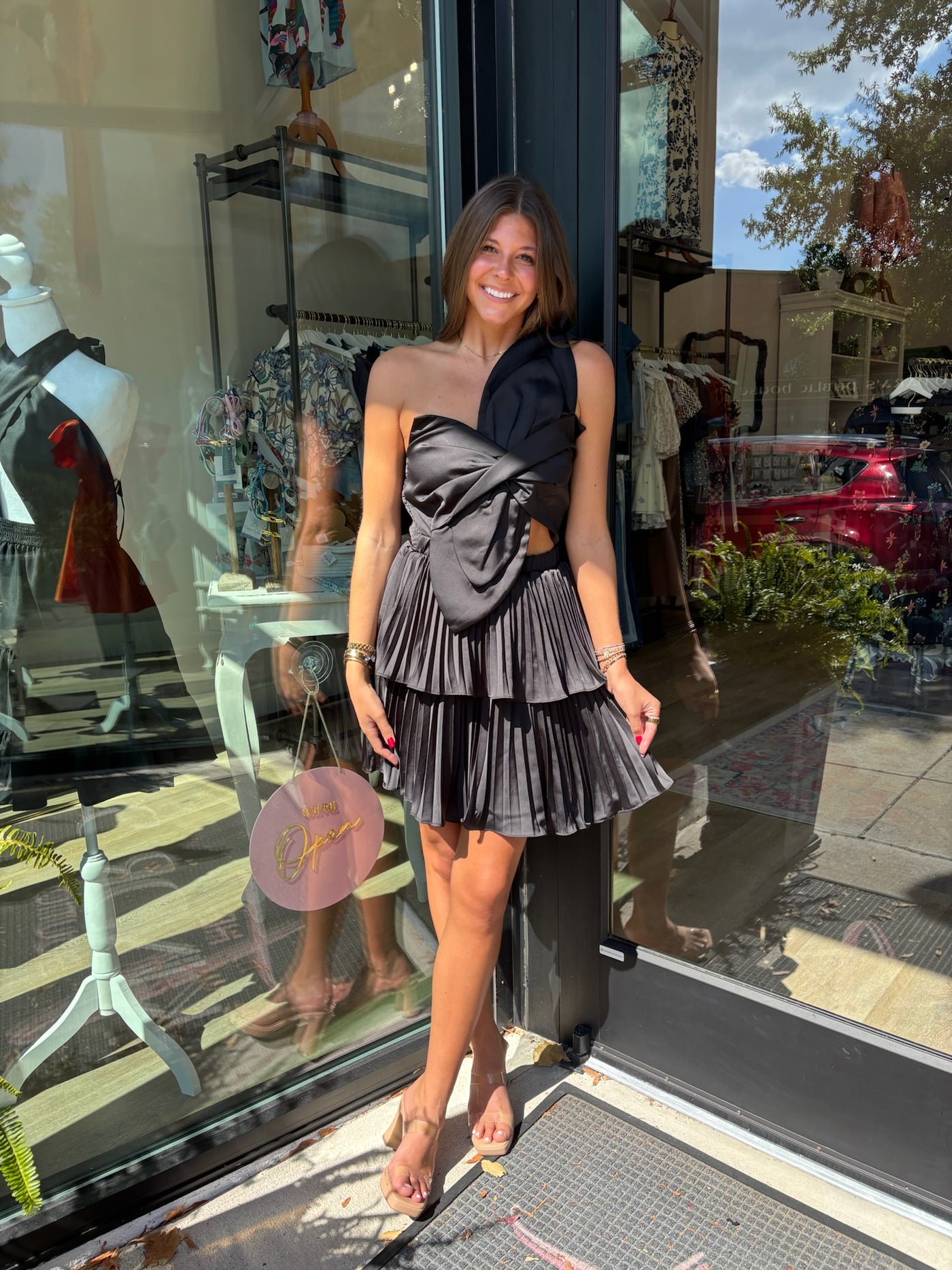 Black Knotted Flower Satin Pleated Mini Dress