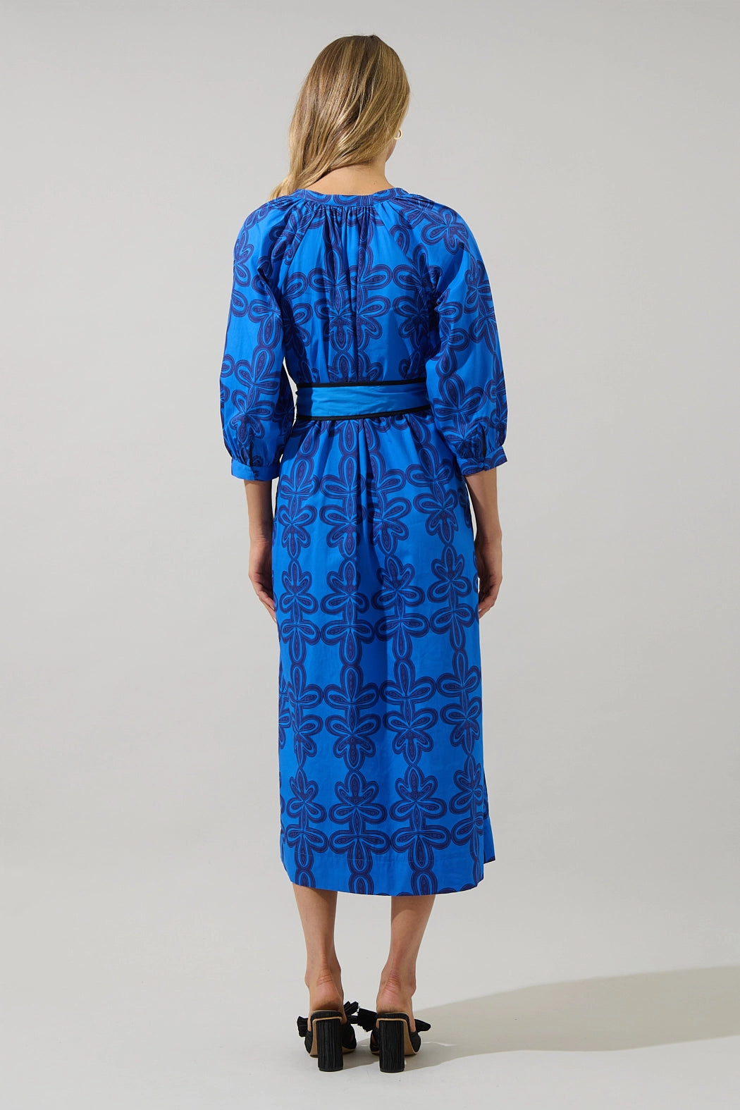 Romery Abstract V-Neck Midi Dress – The Kindred Boutique