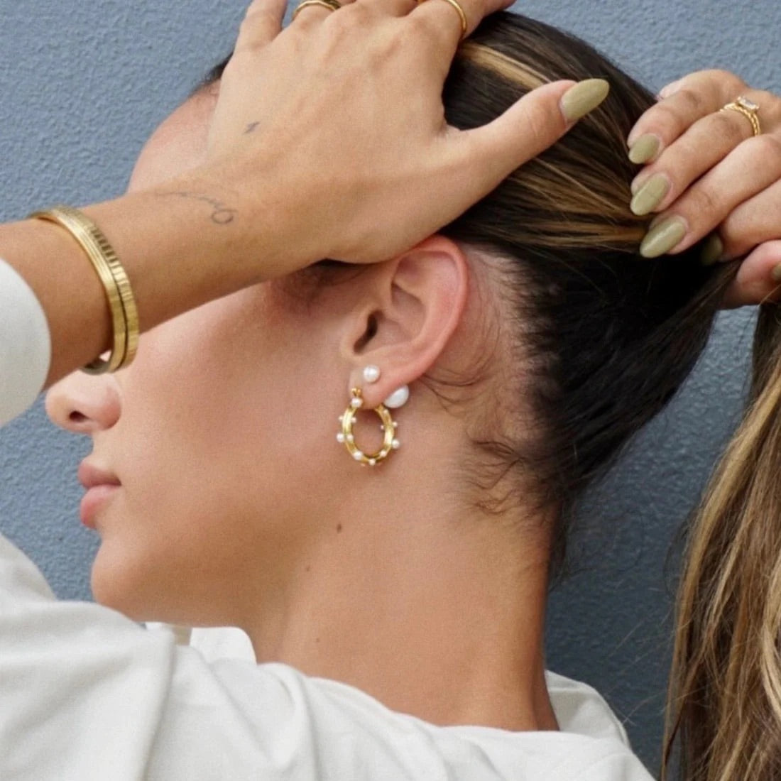Nicoletta Pearl Hoop Earring